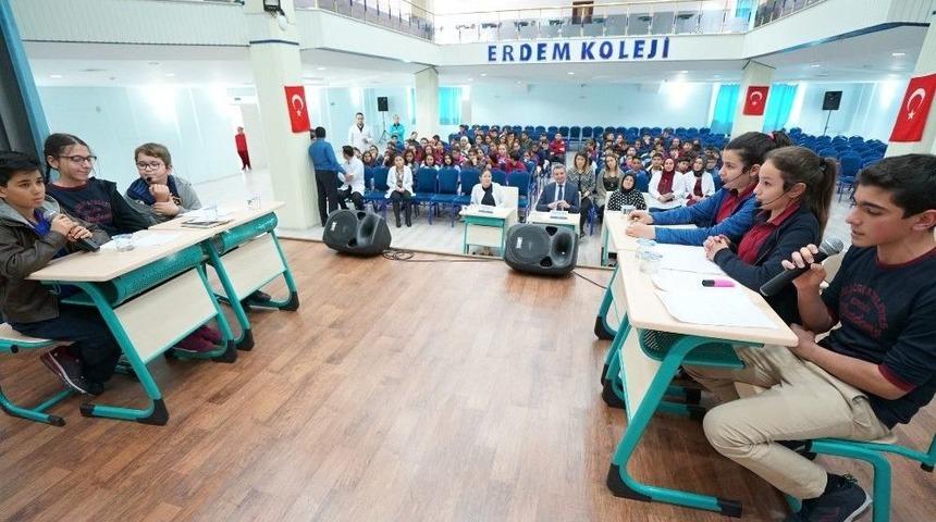 Erdem Kolejinde M&uuml;nazara Yarışması