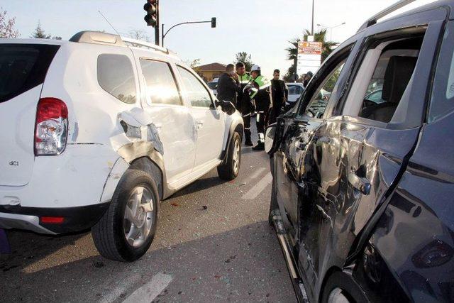 Valilik Aracına Eskortluk Eden Motosikletli Polis Kaza Yaptı: 1 Yaralı