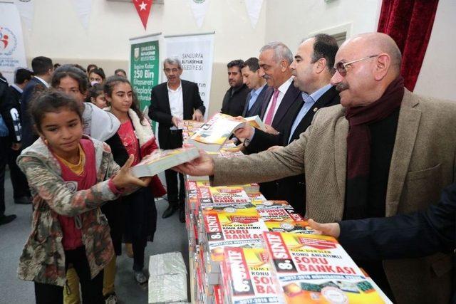 Büyükşehir Belediyesinden 8. Sınıf Öğrencilerine Kitap Desteği