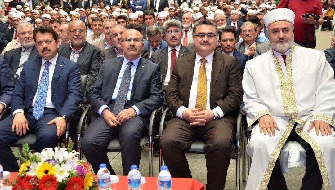 120 Hafız İ&ccedil;in Ta&ccedil; Giyme Ve İcazet T&ouml;reni D&uuml;zenlendi