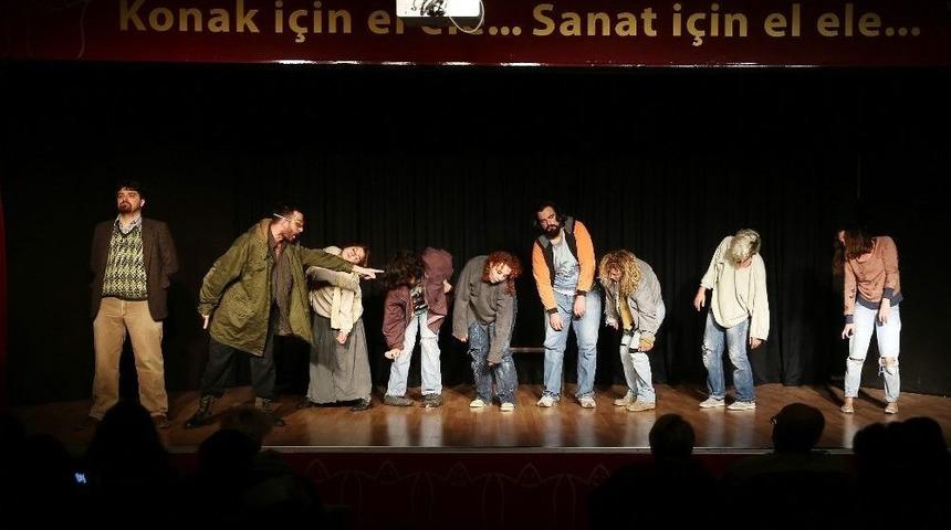 Bu Kez Sahaya Değil Sahneye &Ccedil;ıktılar