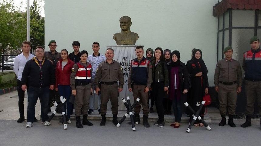 Ne&uuml; &Ouml;ğrencilerinden G&uuml;venlik G&uuml;&ccedil;lerine Anlamlı Mektup