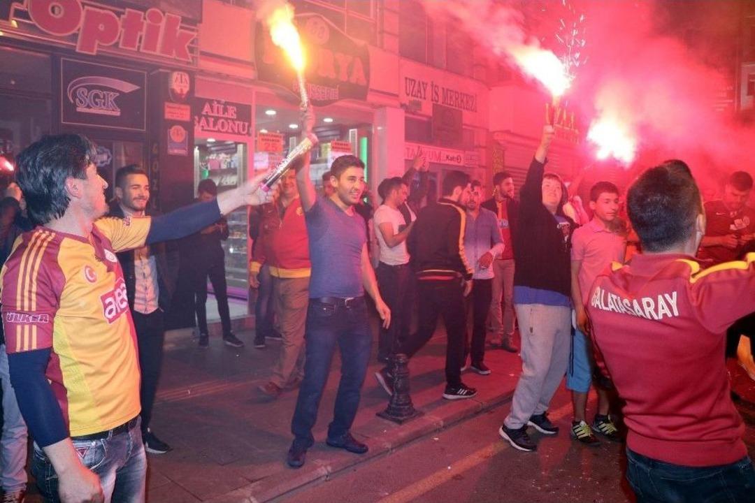 Nevşehir&rsquo;de Galatasaray Taraftarları Şampiyonluğu Kutluyor
