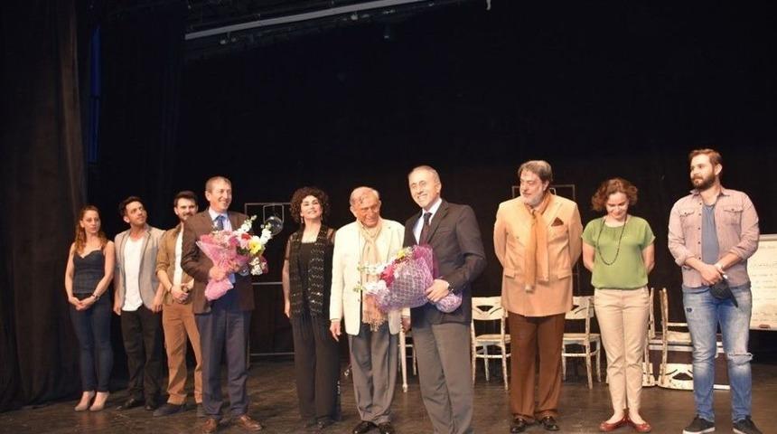 Usta Tiyatrocu Haldun Dormen &Ccedil;orlulu Sanatseverle Buluştu