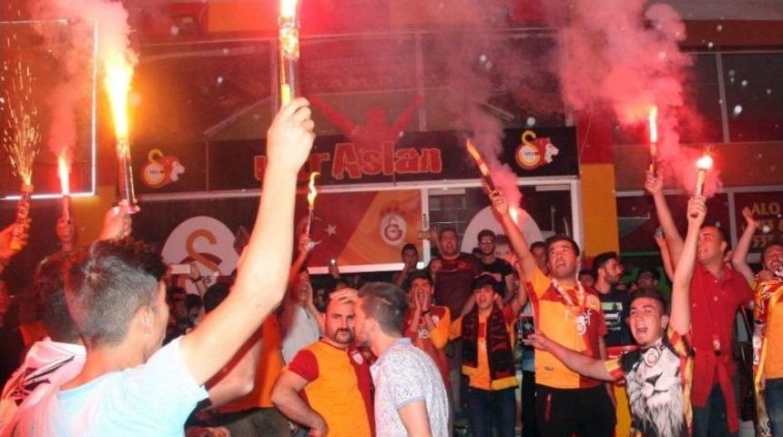 Galatasaray Taraftarı Kilis&rsquo;te Şampiyonluk Turu Attı