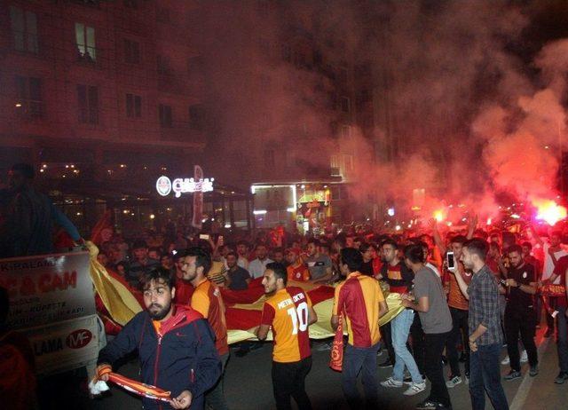 Galatasaray Taraftarı Kilis’te Şampiyonluk Turu Attı