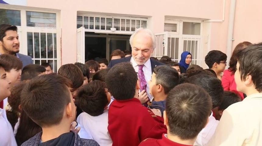 Başkan Kamil Sara&ccedil;oğlu, Cumhuriyet Ortaokulu&rsquo;nu Ziyaret Etti