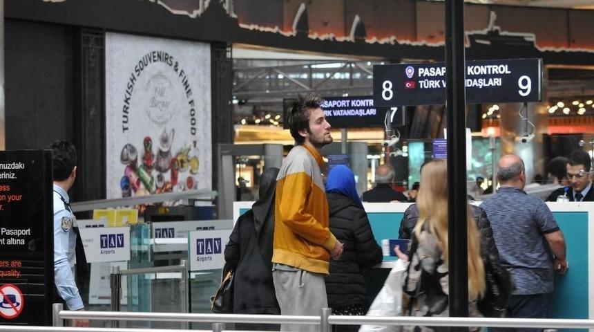 Havalimanında Kalan Gen&ccedil; Basketbolcunun Hazin &Ouml;yk&uuml;s&uuml;
