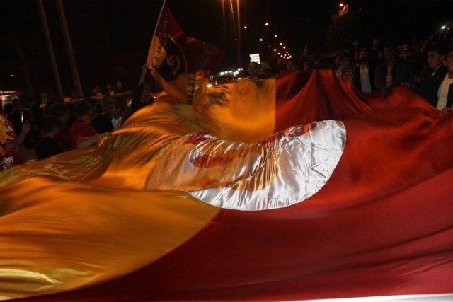 Galatasaray’ın Şampiyonluğu Kırşehir’de Taraftarları Sokağa Döktü