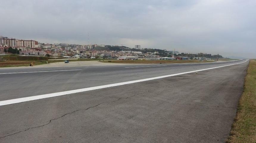 Trabzon Havalimanı&rsquo;nda Pist &Ccedil;alışmaları Tamamlandı