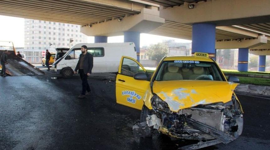 Şanlıurfa&rsquo;da Trafik Kazası: 3 Yaralı