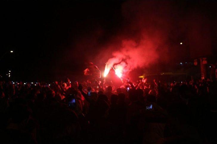 Ağrı’da Binlerce Galatasaraylı Şampiyonluğu Kutladı G4