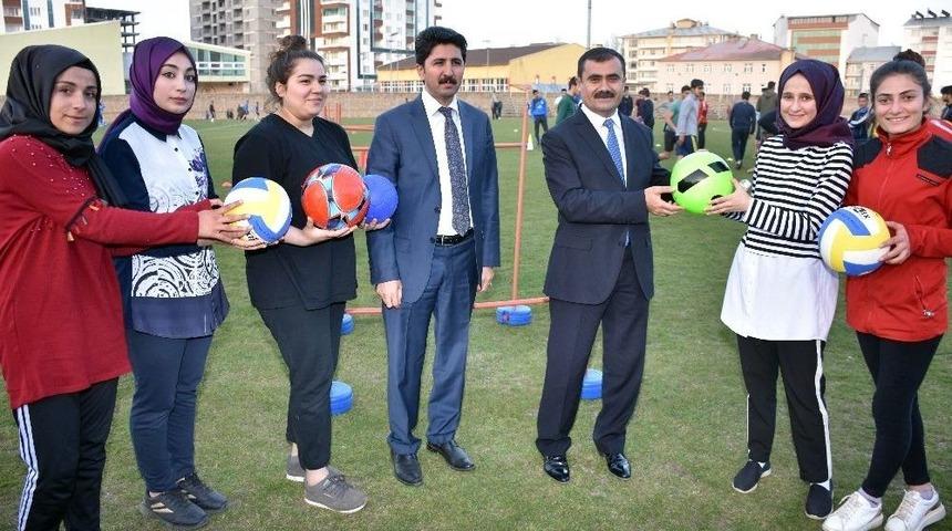 Besyo Sınavına Hazırlanan &Ouml;ğrencilere Malzeme Desteği