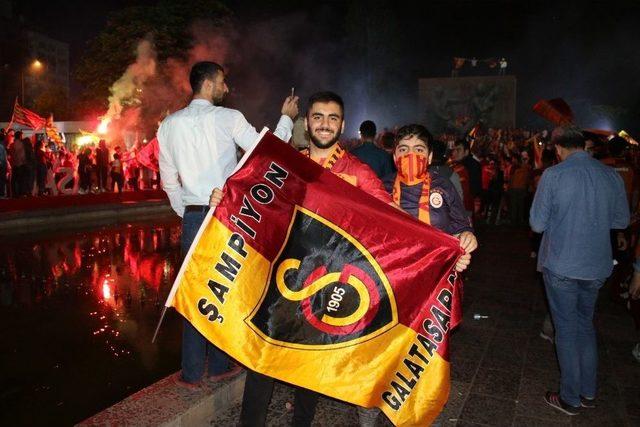 Kızılay’da Galatasaraylı Taraftarların Şampiyonluk Coşkusu