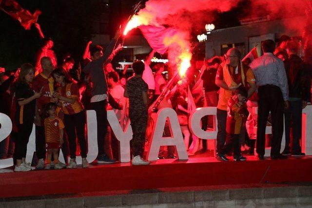 Kızılay’da Galatasaraylı Taraftarların Şampiyonluk Coşkusu