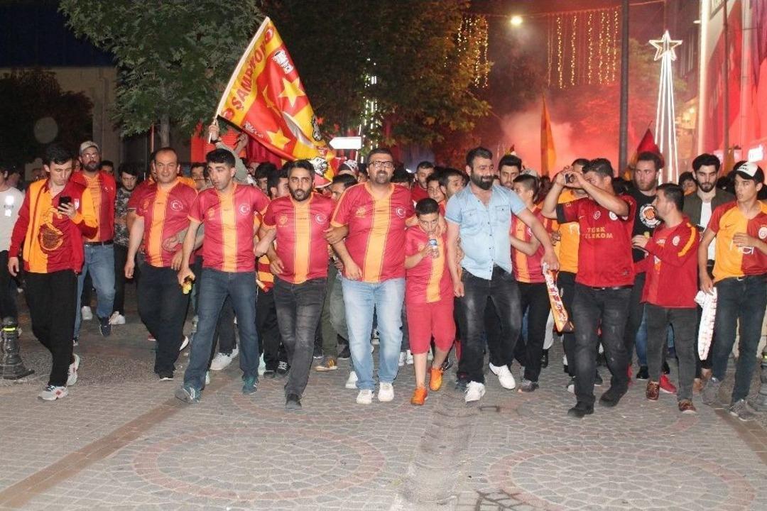 Yalova&rsquo;da Yer G&ouml;k Sarı Kırmızı Oldu