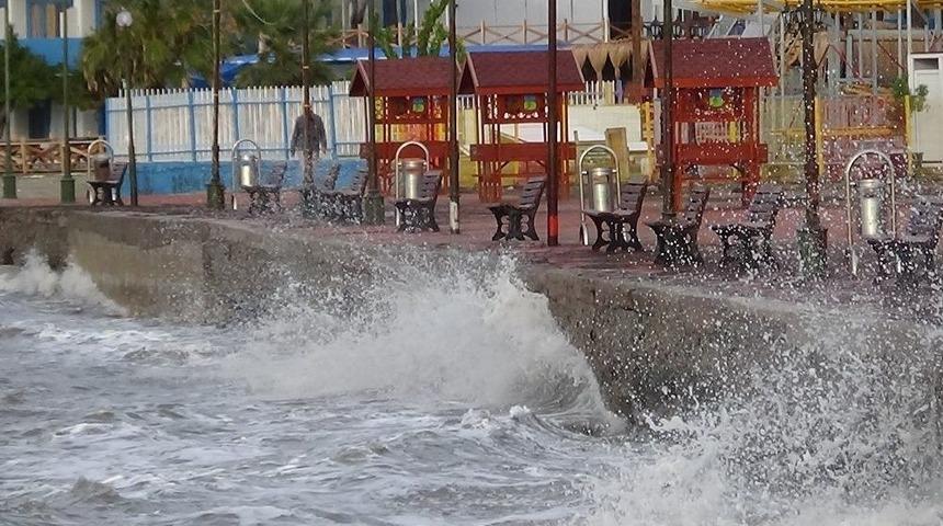 Şiddetli Lodos Kuzey Ege&rsquo;yi Etkisi Altına Aldı