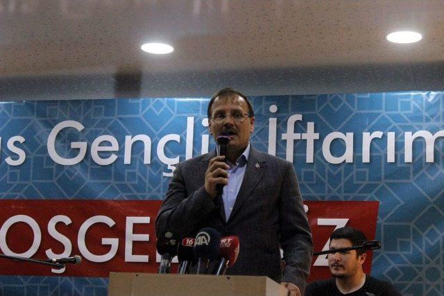 Başbakan Yardımcısı Çavuşoğlu Gençlerle İftarda Buluştu