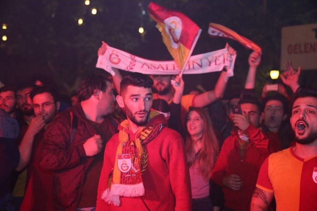 Galatasaray&rsquo;ın Şampiyonluğu Tokat&rsquo;ta Coşkuyla Kutlandı