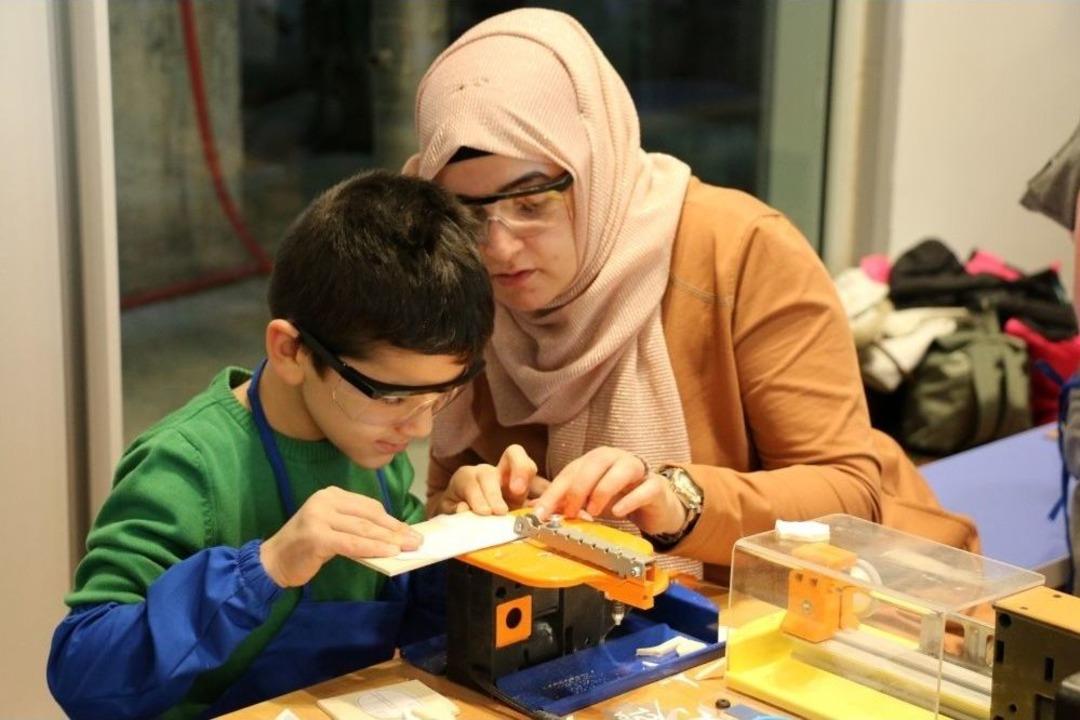 &Ccedil;ocuklar, Aileleriyle Birlikte Kendi Oyuncaklarını Yaptılar