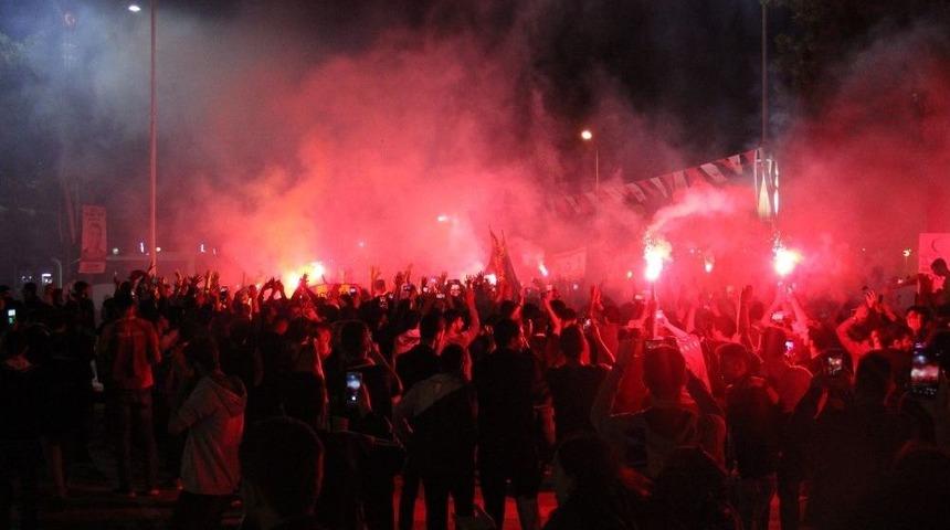 Şampiyonluk Kutlaması Kavgaya D&ouml;n&uuml;şt&uuml;