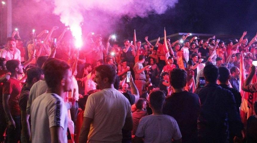 Şanlıurfa&rsquo;da Galatasaraylı Taraftarlar Meydanlara İndi
