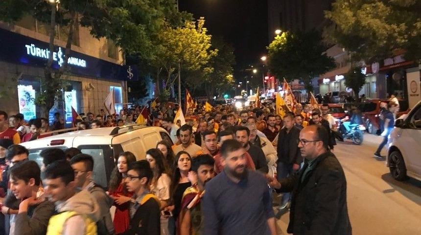 Afyonkarahisar&rsquo;da Caddeler Meşalelerle Aydınlandı