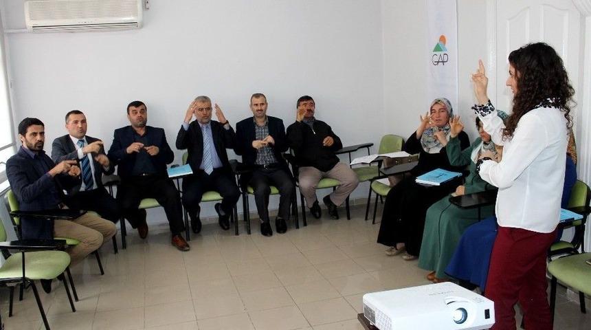 İmamlar Ve Kuran Kursu &Ouml;ğreticileri İşaret Dili &Ouml;ğreniyor