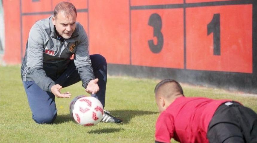 Sneijder&rsquo;den Eskişehirsporlu K&uuml;&ccedil;&uuml;k Dev Adama Mesaj Var