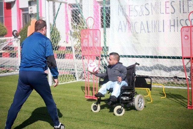 Sneijder&rsquo;den Eskişehirsporlu K&uuml;&ccedil;&uuml;k Dev Adama Mesaj Var 1