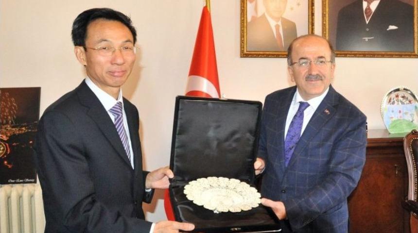 Başkan G&uuml;mr&uuml;k&ccedil;&uuml;oğlu&rsquo;ndan &Ccedil;inli İşadamlarına Yatırım Daveti