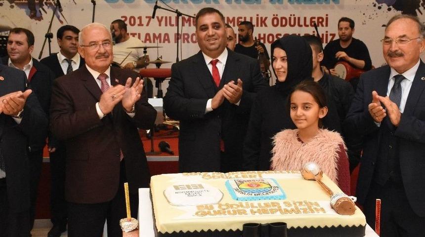 Tarsus Belediyesi&rsquo;nde &Ouml;d&uuml;l Kutlaması