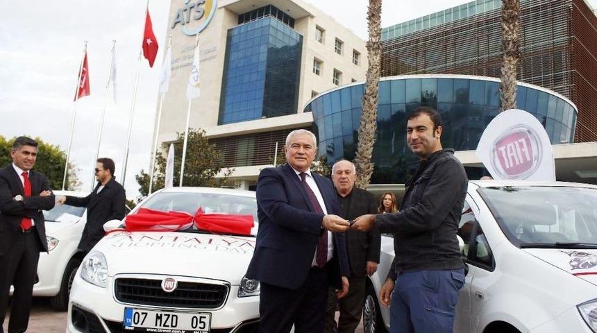 Burs Kartından Ve Tatilden Otomobil &Ccedil;ıktı