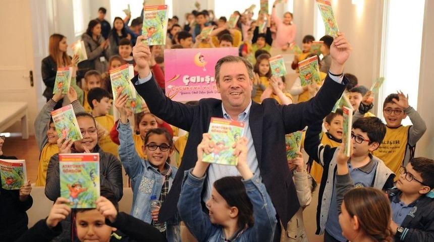 Buca&rsquo;da Y&uuml;zlerce &Ouml;ğrenciye Kitap