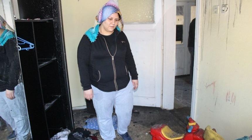 Evi Yanan Kadın 2 &Ccedil;ocuğuyla Yardım Bekliyor