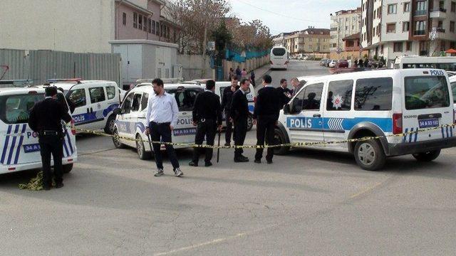 Maltepe’de Polis Araçlarına Taşlı Ve Sopalı Saldırı