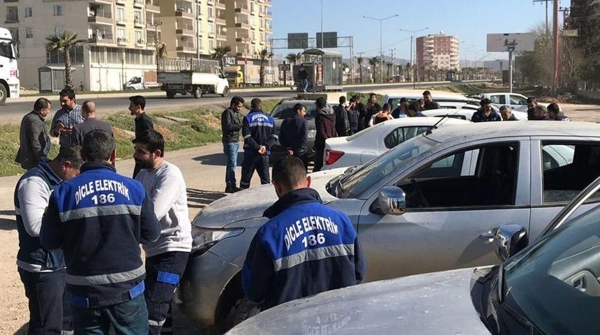 Mardin&rsquo;de Ka&ccedil;ak Elektrik Ekibine Saldırı