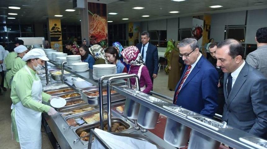 Vali Su, Kız &Ouml;ğrenci Yurdunda &Uuml;niversiteli &Ouml;ğrencilerle Buluştu