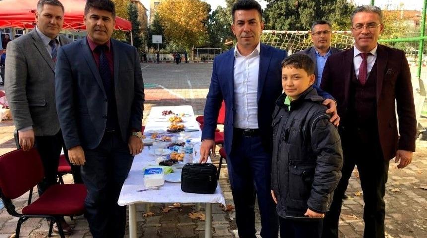 Kaymakam Kılın&ccedil;&rsquo;ta Başarılı &Ouml;ğrenciye Laptop