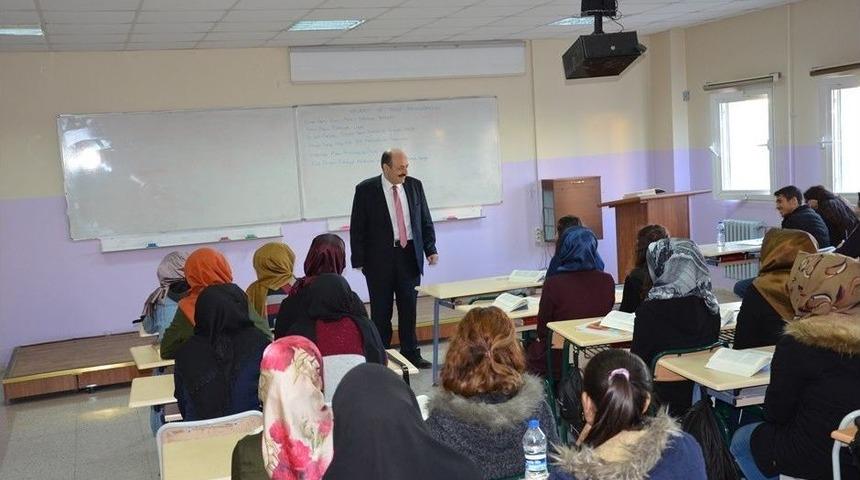 Y&ouml;k Başkanı Harran &Uuml;niversitesinde Ders Verdi