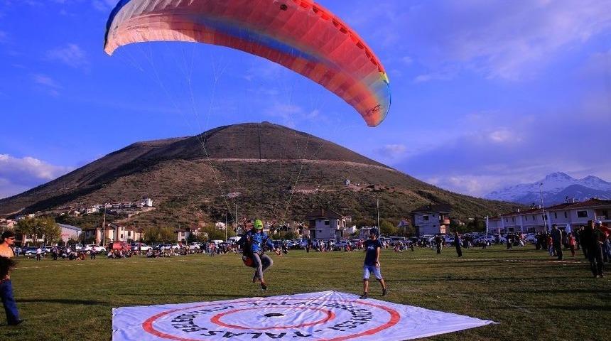 Yama&ccedil;paraş&uuml;t&uuml; T&uuml;rkiye Şampiyonası Talas&rsquo;ta
