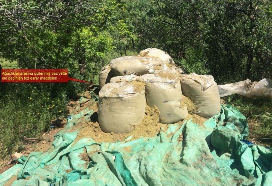 Diyarbakır Kırsalında D&uuml;zenlenen Operasyonda 1 Ton Esrar Ele Ge&ccedil;irildi