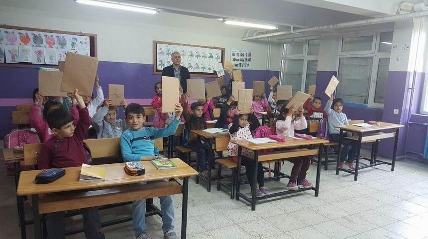 Okuma Ve Yazmaya Ge&ccedil;en 8 Bin 500 &Ouml;ğrenciye Hediye