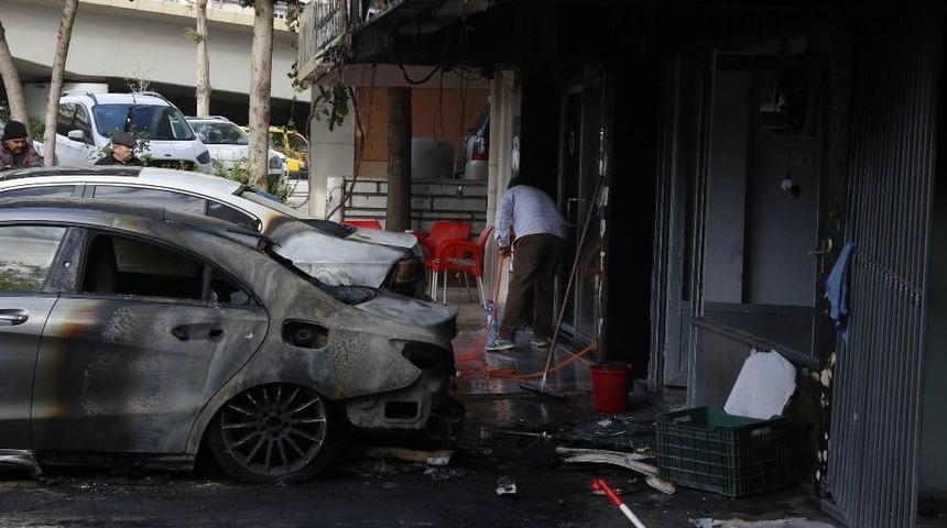 Galerideki 3 Otomobil Kundaklandı