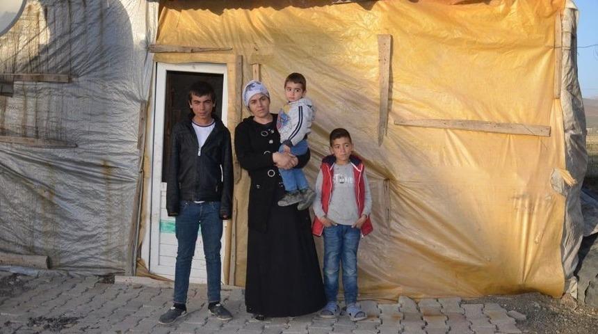 Y&uuml;ksekovalı Aile Yardım Eli Bekliyor