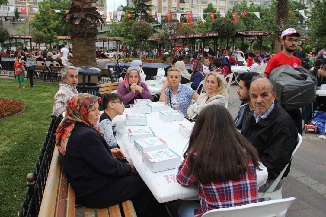 Tarihi Fındıkzade &Ccedil;ukurbostan&rsquo;da İftar Coşkusu