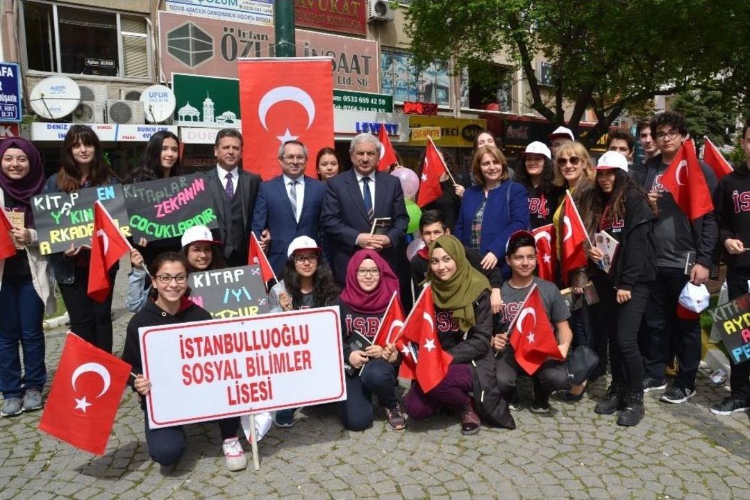 Balıkesir&rsquo;de K&uuml;t&uuml;phaneler Haftasına Renkli Kutlama