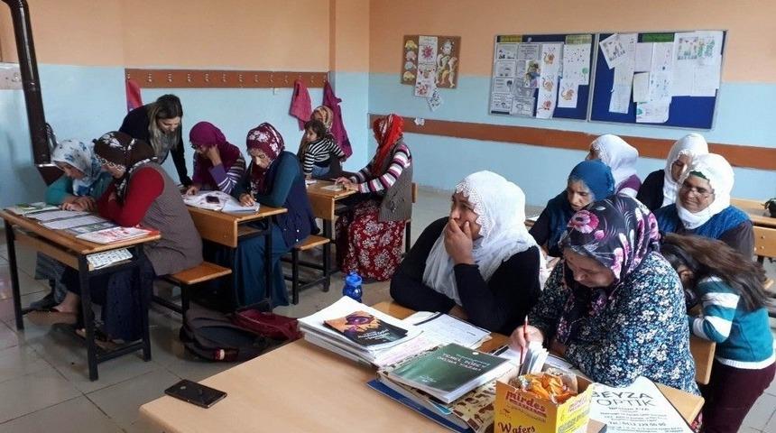 Kayapınar&rsquo;da 7 Bin 300 Kursiyer Ders Başı Yaptı