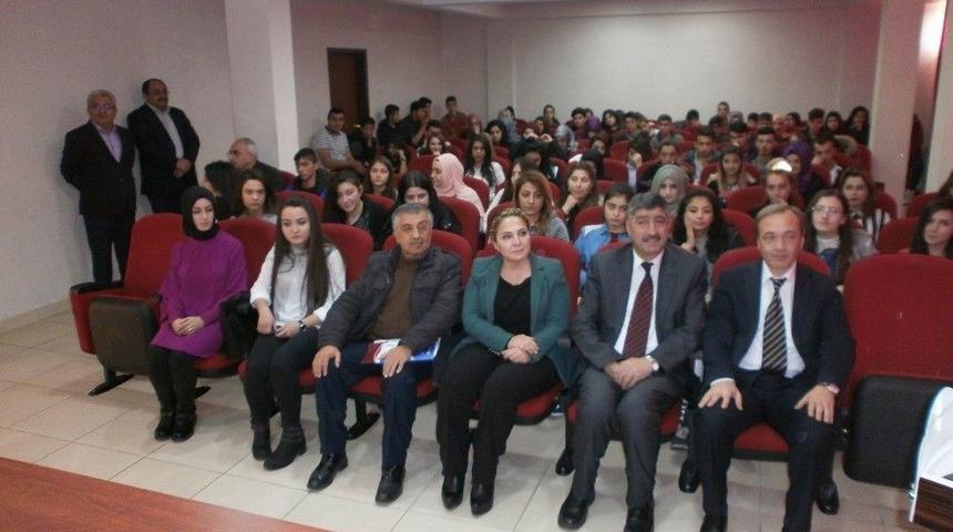 Ağa&ccedil; İşleri Eğitim K&uuml;lt&uuml;r Yardımlaşma Ve Dayanışma Vakfı Başarılı &Ouml;ğrencilere Yardım Etti