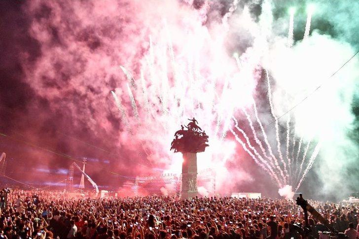 On Binlerce İzmirli Gündoğdu’ya Aktı G1